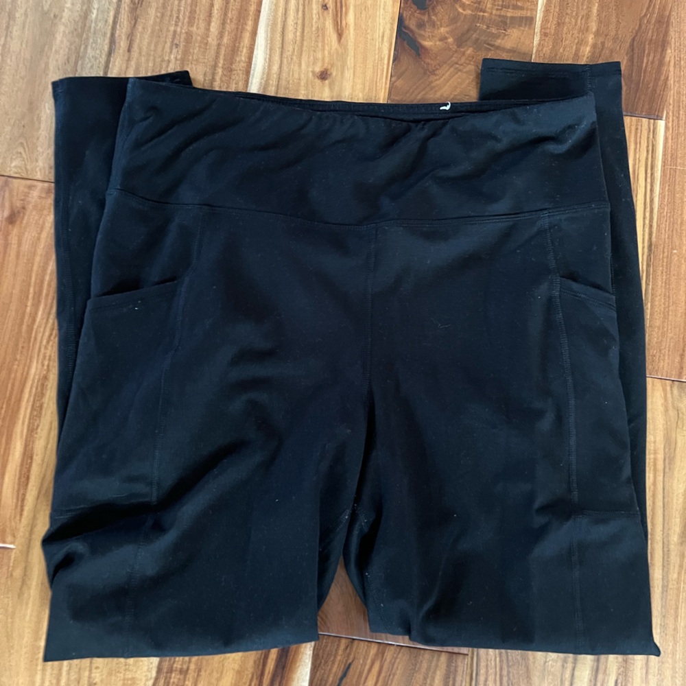 Maurices black leggings with 2 side pockets